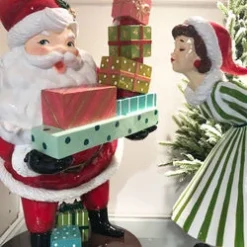 TheHolidayBarn.com Retro Christmas Kissing Girl